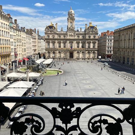 Vue Place Des Terreaux-4 Voyageurs Лион Экстерьер фото