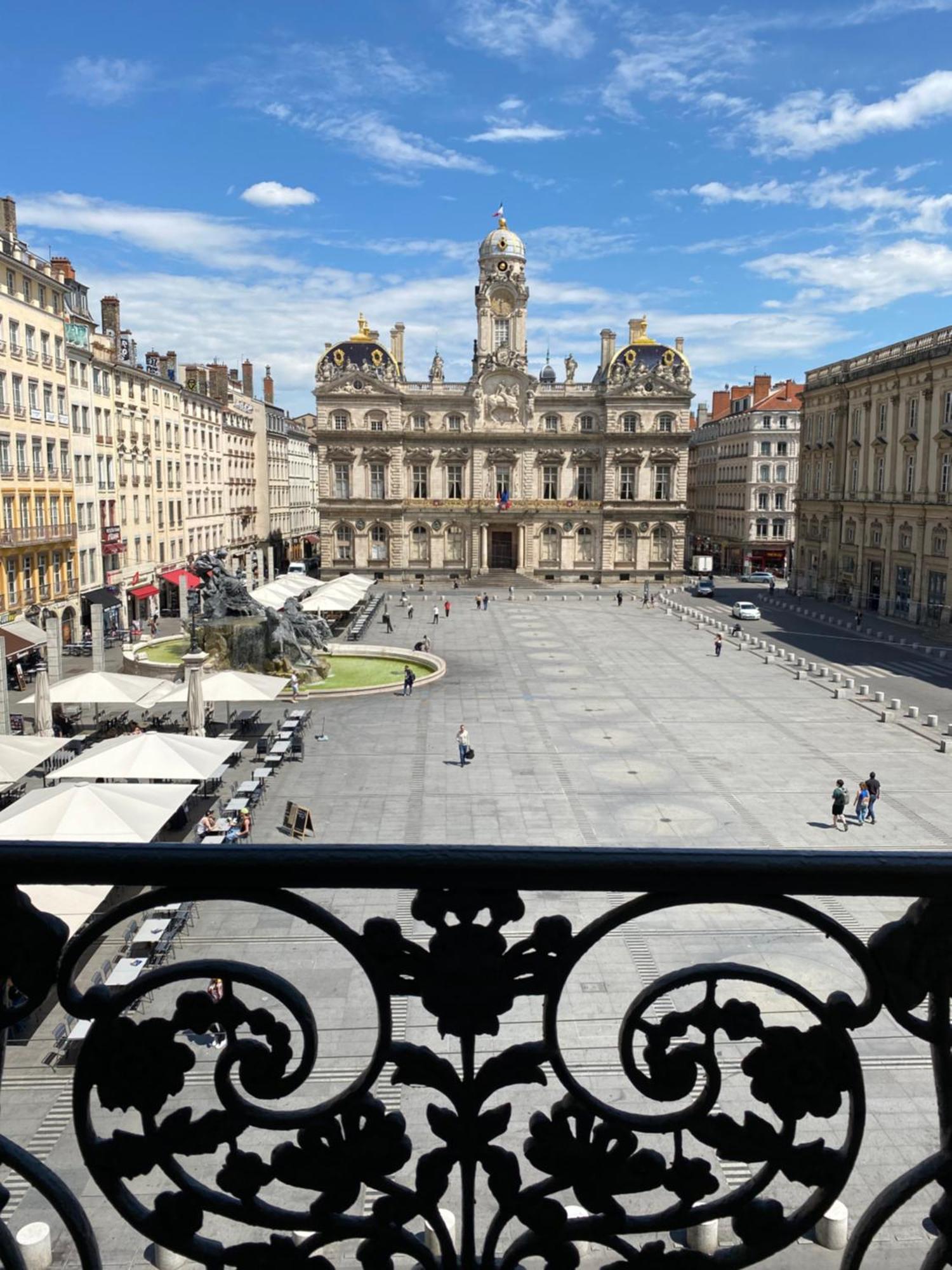 Vue Place Des Terreaux-4 Voyageurs Лион Экстерьер фото